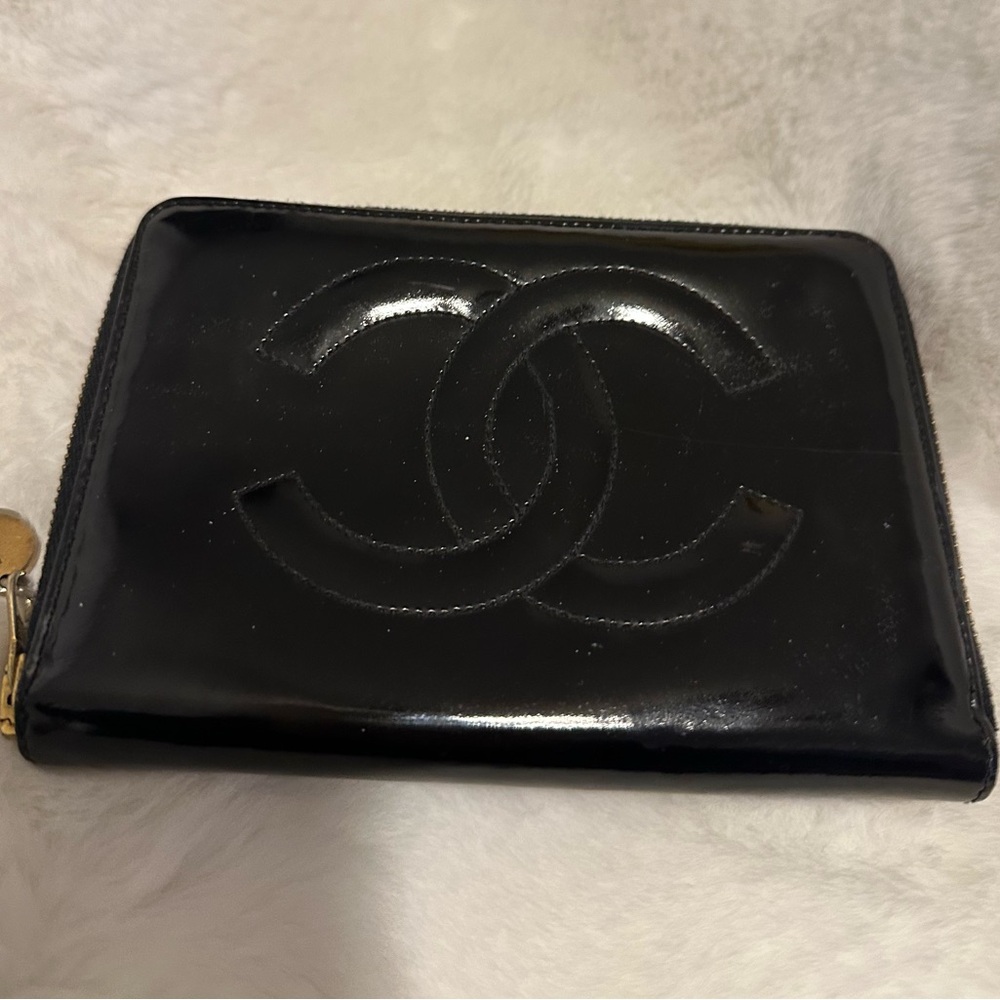 CHANEL Black and Red Leather Coin Purse